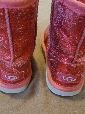 UGG Short Glitter Boots in Raspberry